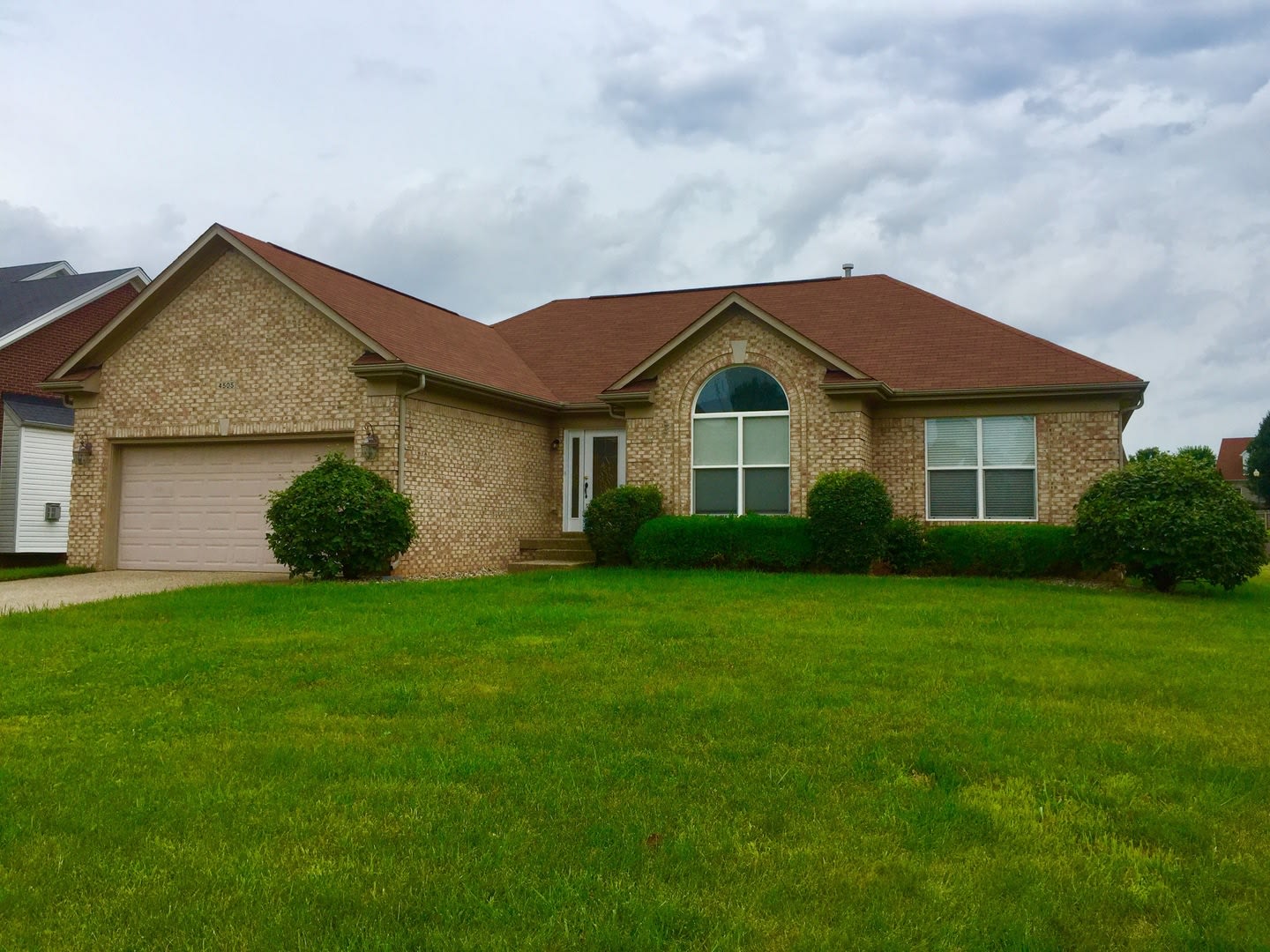 Wonderful 3 bed, 2.5 Bath home with back yard! – photo 1