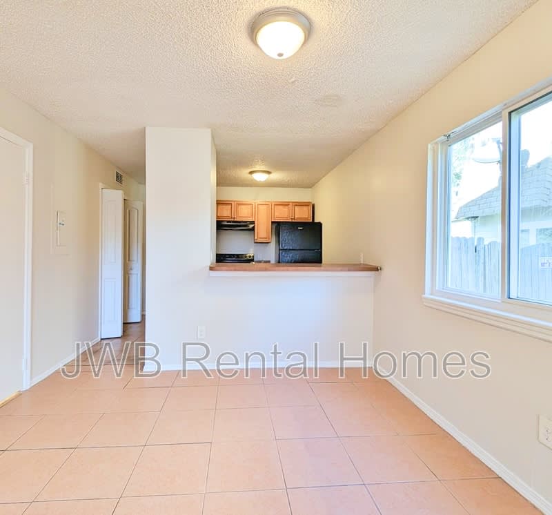 2024 Bay Rd – photo 4