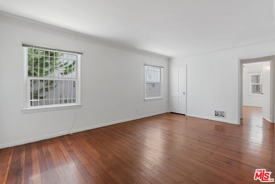 180 N Clark Dr – photo 5