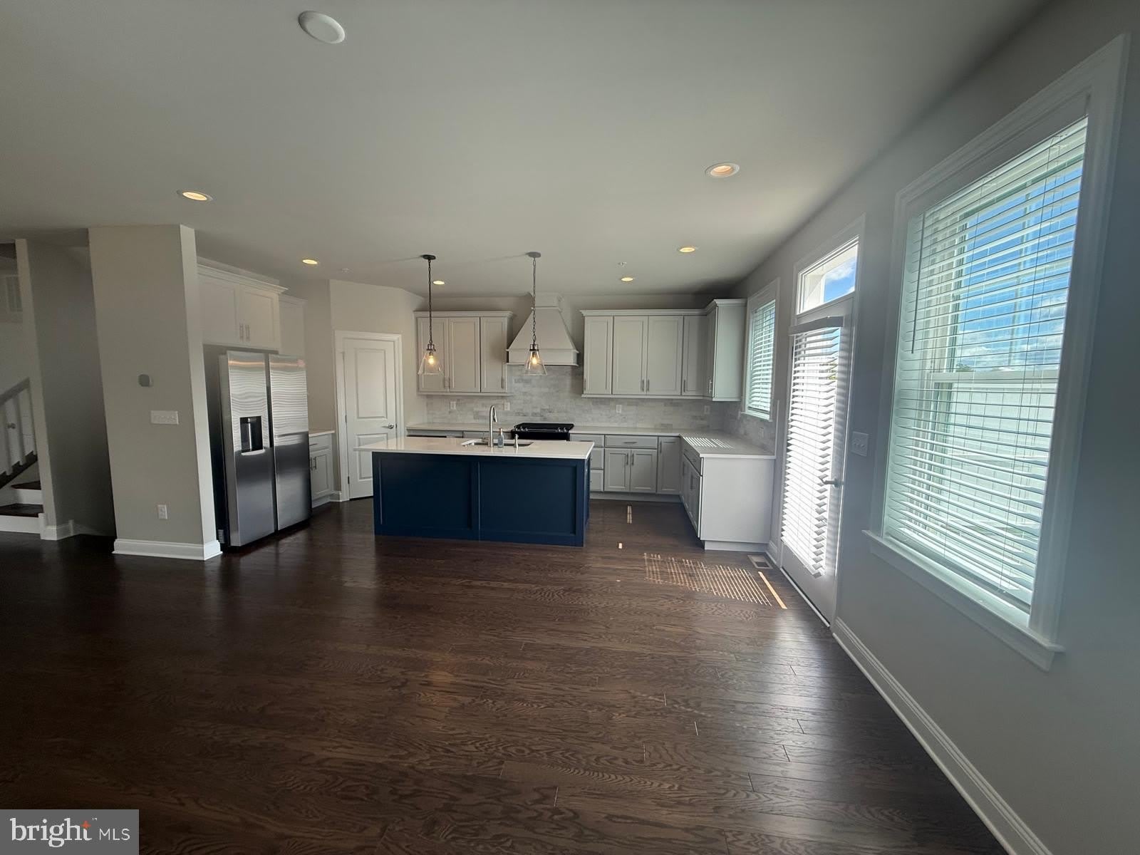 212 FOXHEDGE Road – photo 1