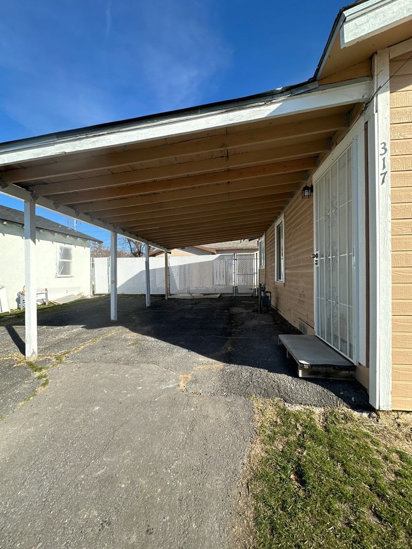 317 Martin St – photo 2