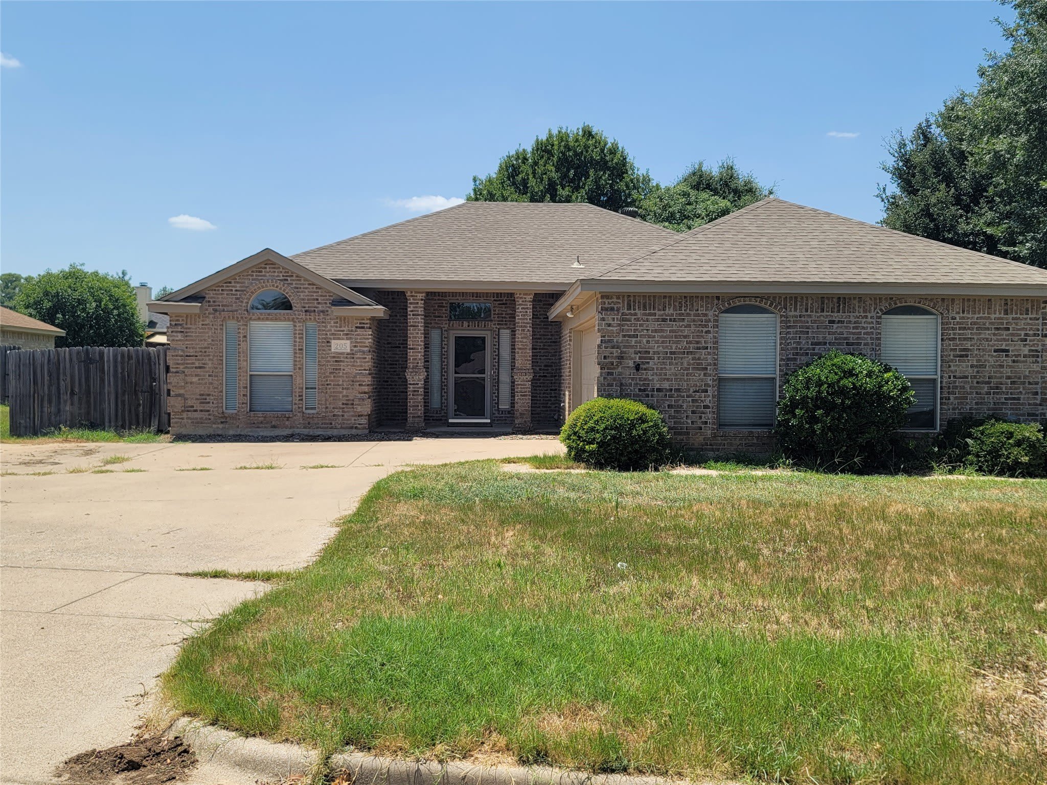 205 Willow Creek Drive – photo 2