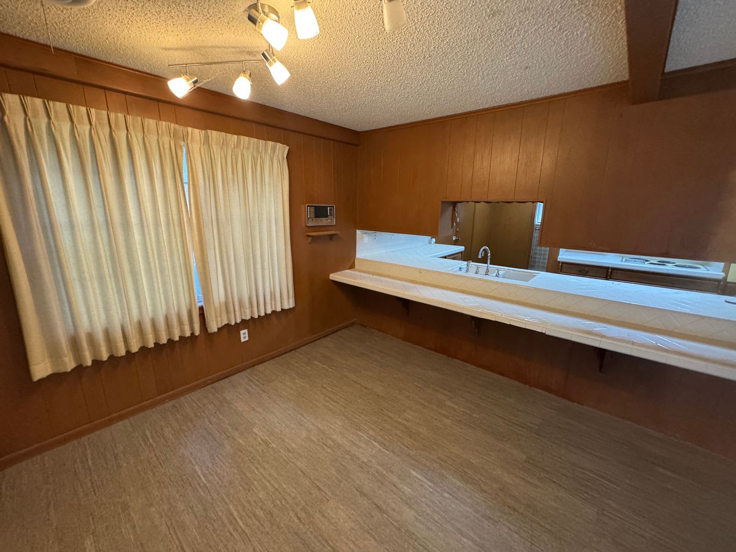 Spacious 3 bed, 3 bath home on corner lot! – photo 5