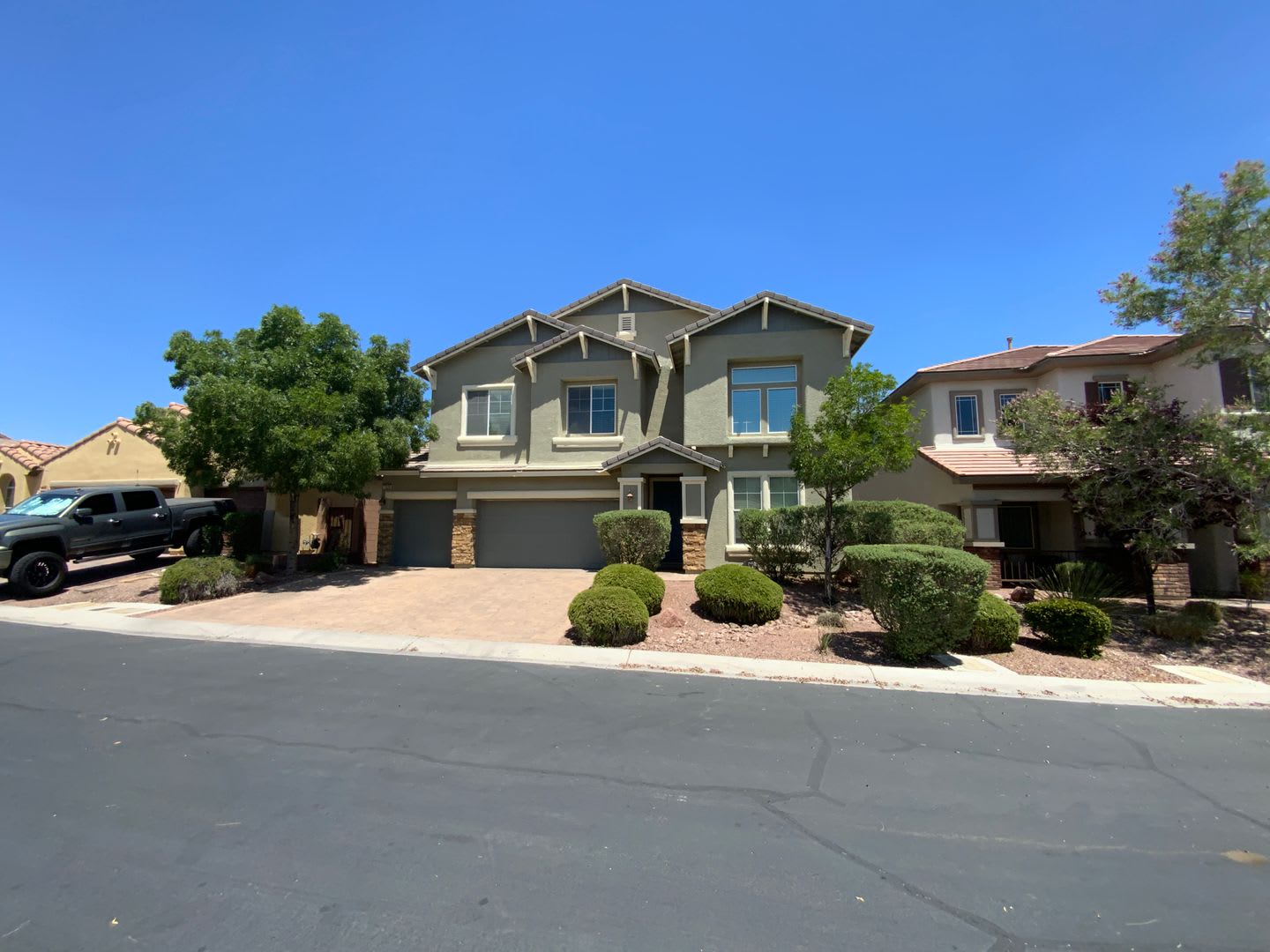 GORGEOUS UPGRADED 3 BED, 3 BATH – photo 1