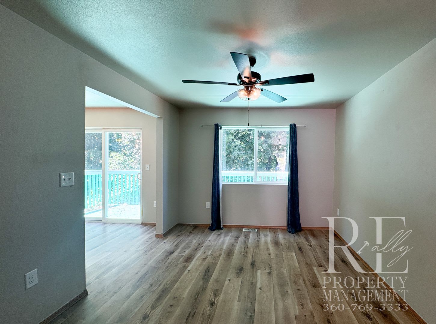 Move In Special 50 Off First Months Rent Pet Friendly 3 Bedroom Home With Fresh Lvp Stylish Updates Attached Garage – photo 4