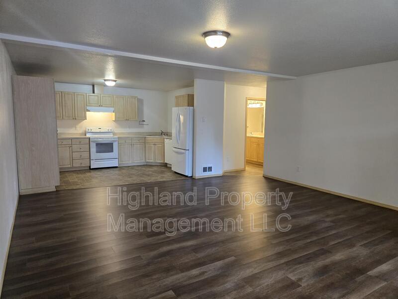 1063 NE B St – photo 5