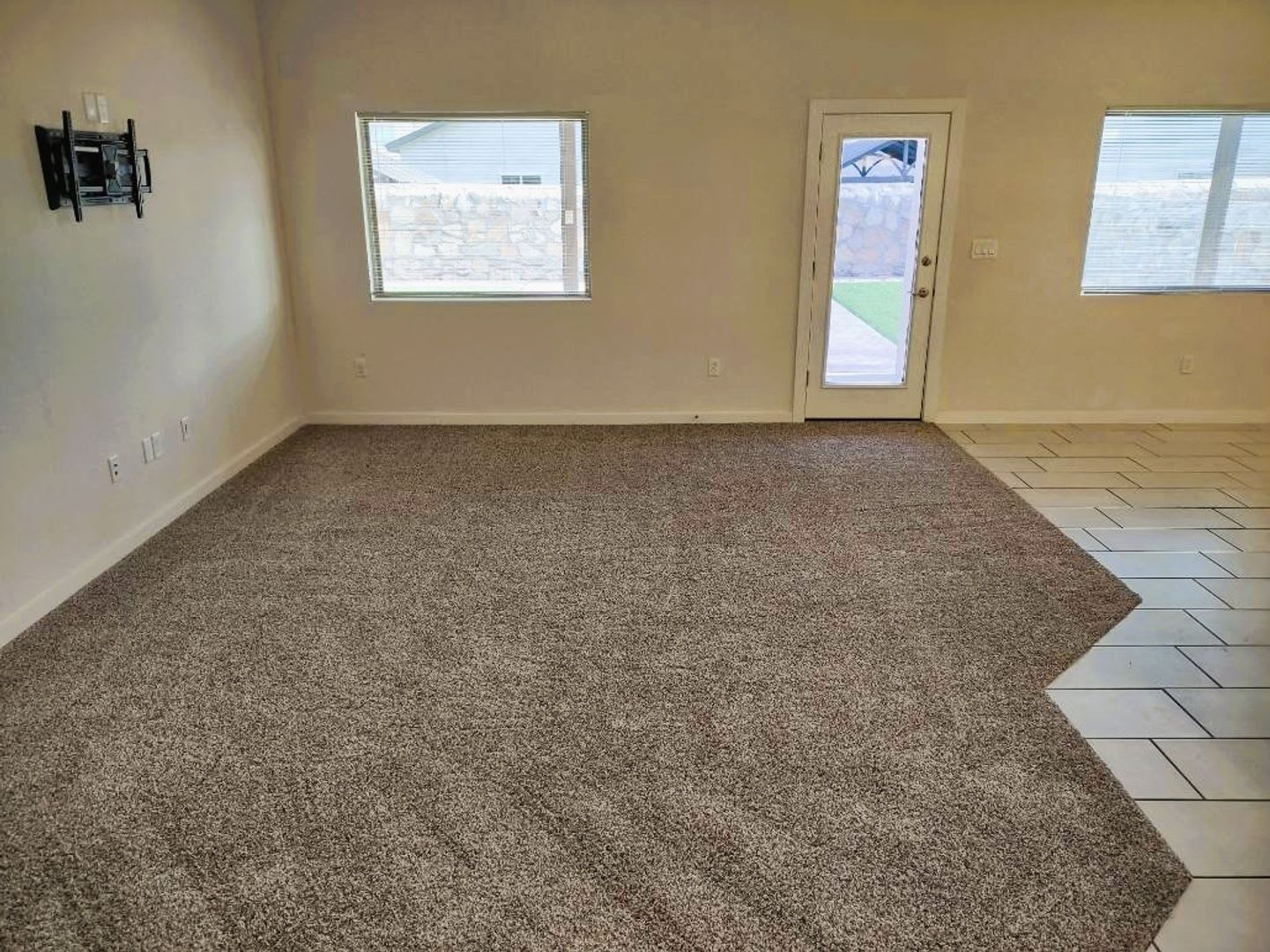 Fabulous Single Level Eastside Home With Refrigerated Air Located In Quiet Neighborhood – photo 2