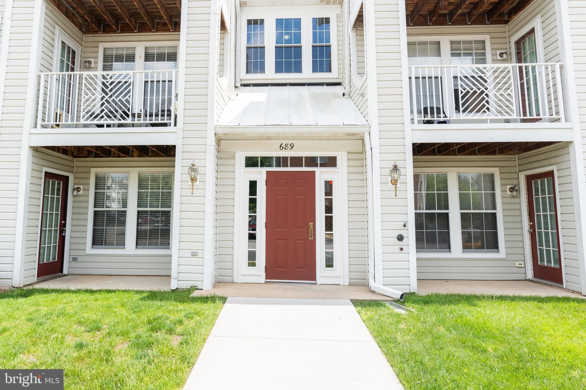 689 WINDING STREAM Way – photo 1