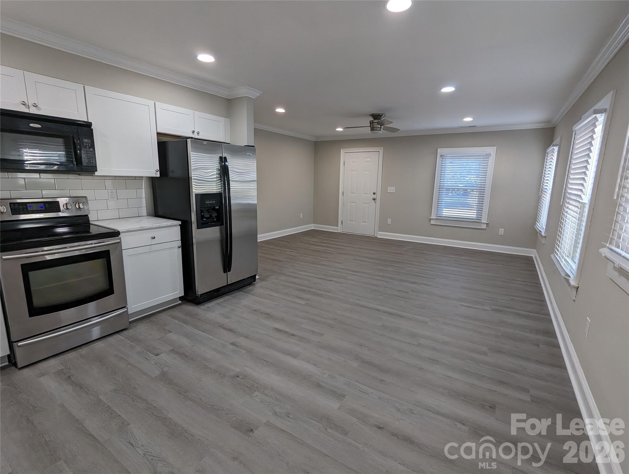 156 S Sycamore Street – photo 4
