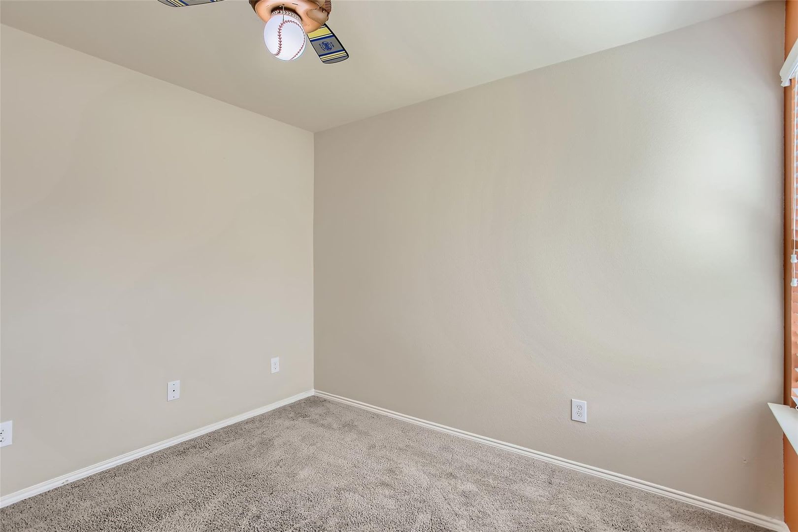 This Well Maintained 4 Bedroom Home Is Located In A Quiet Neighborhood That Has A Community Park A Beautiful Jogging Trail Around A Pond – photo 4