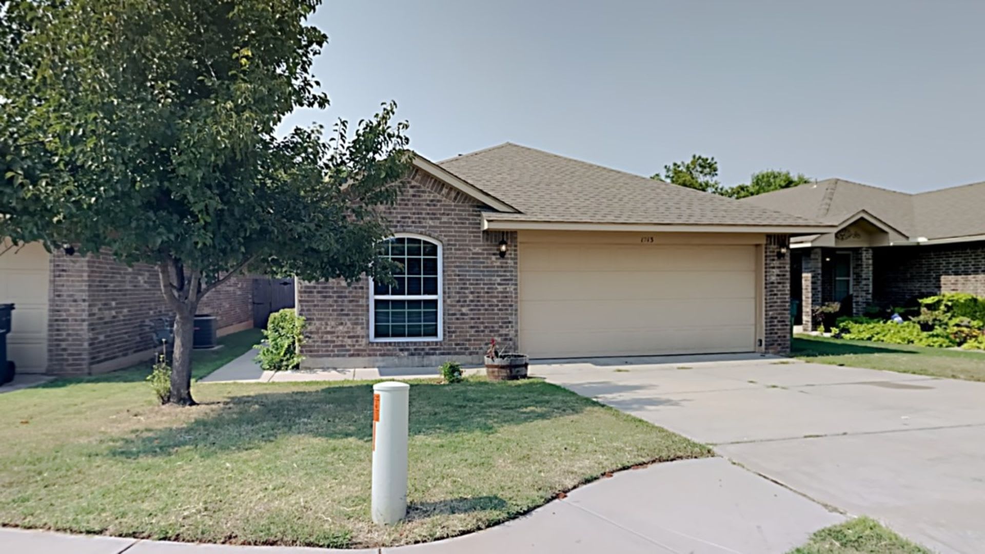 Very Nice and Spacious 3 Bedroom 2 Bath Home in Mustang Schools – photo 1