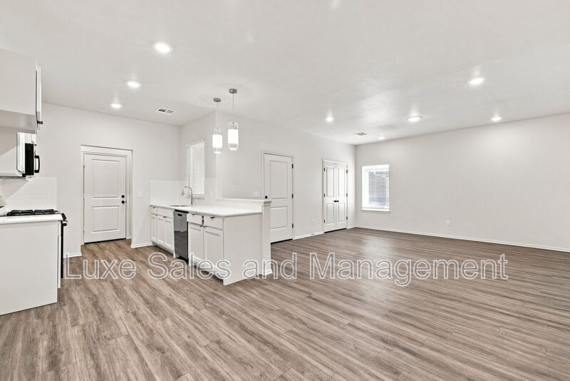 10912 Oak Hollow Drive – photo 4