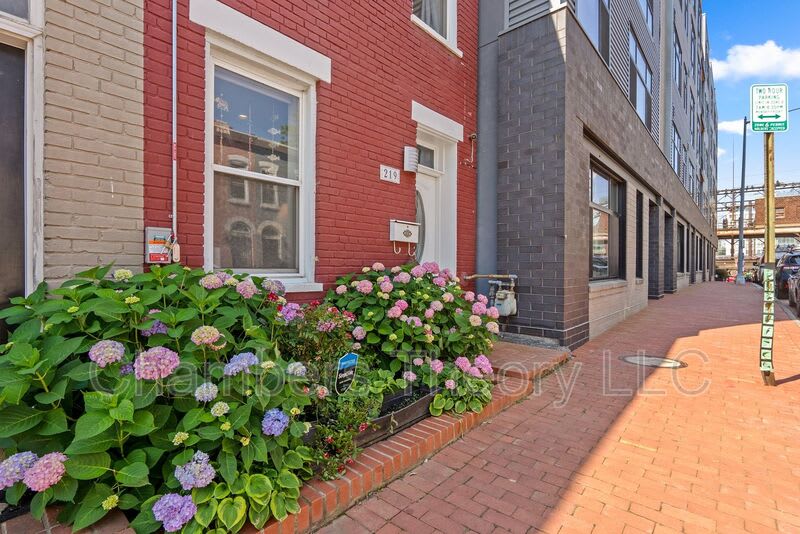 219 Parker St. NE – photo 2