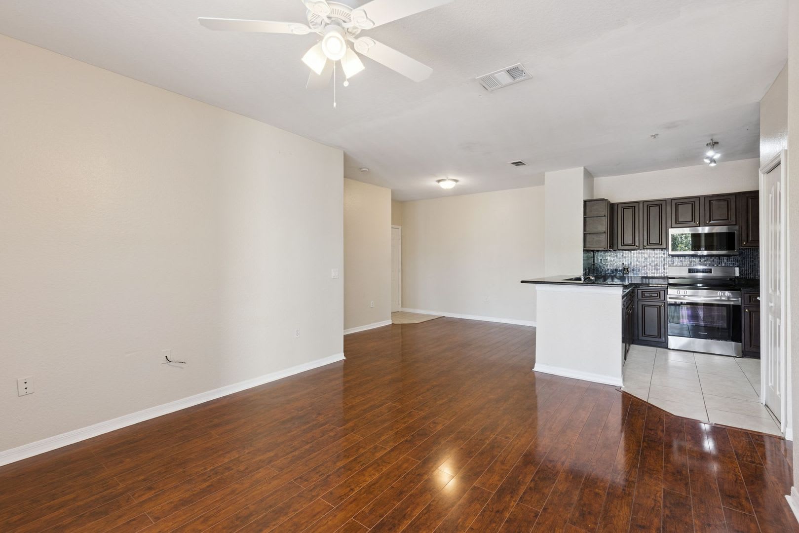 Nicely Updated 4 Br Condo In Maitland – photo 4