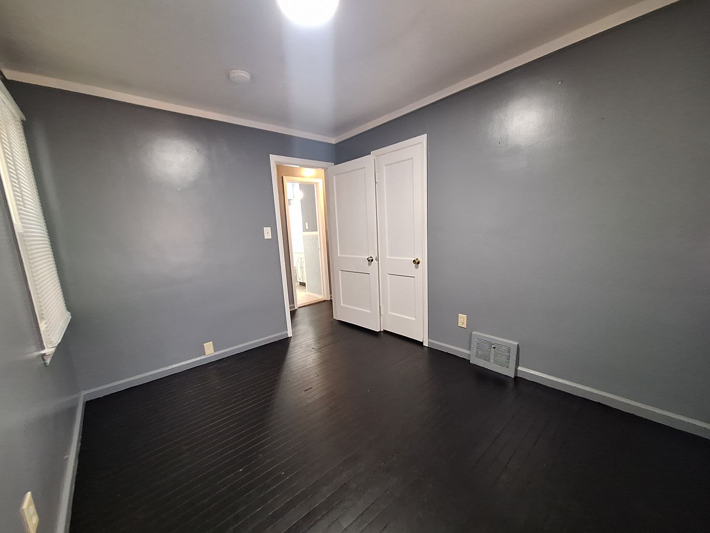 Brick Bungalow With 3 Bed And 2 Baths – photo 3