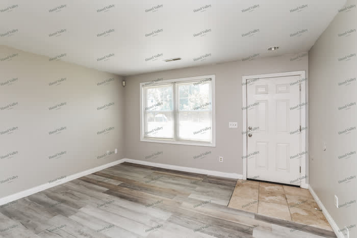 2342 Washington Avenue – photo 5