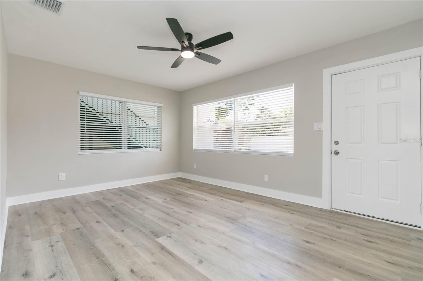 2600 52Nd Avenue N – photo 2