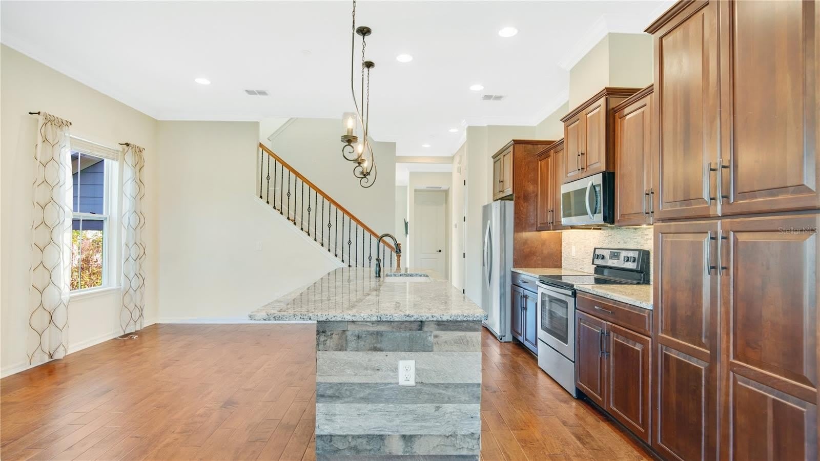 921 TARAMUNDI Drive – photo 4