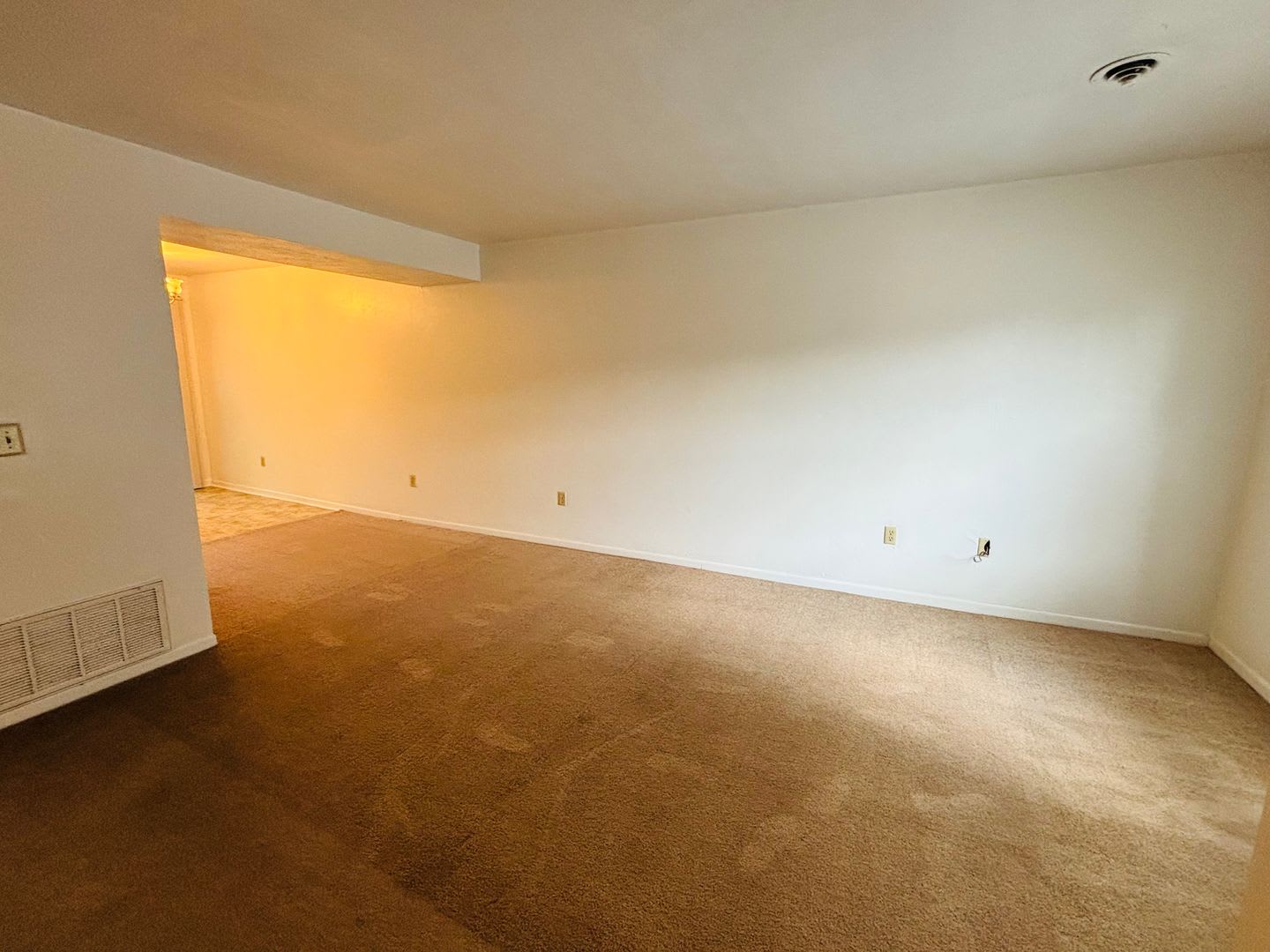 2 Bedroom, 1.5 Bath Townhouse – photo 4