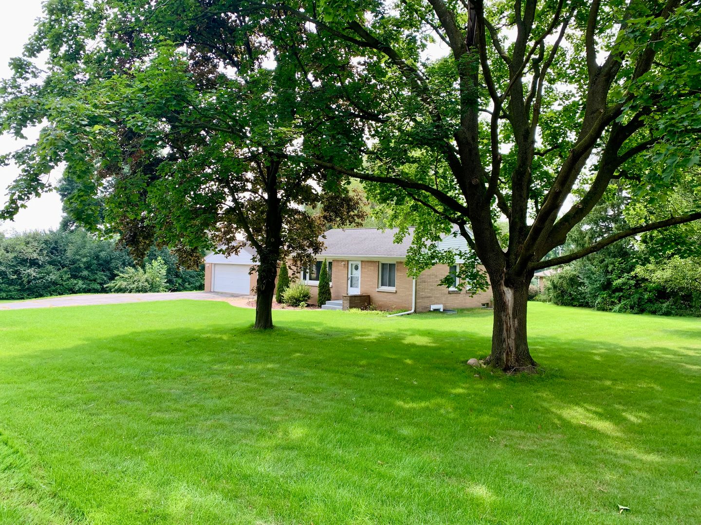 3-Bedroom Single Family Brookfield House – photo 2