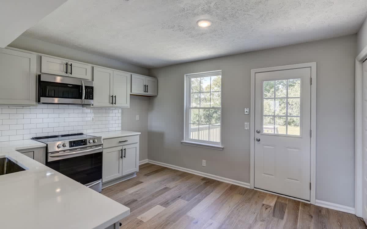 606 Newhall Drive – photo 4