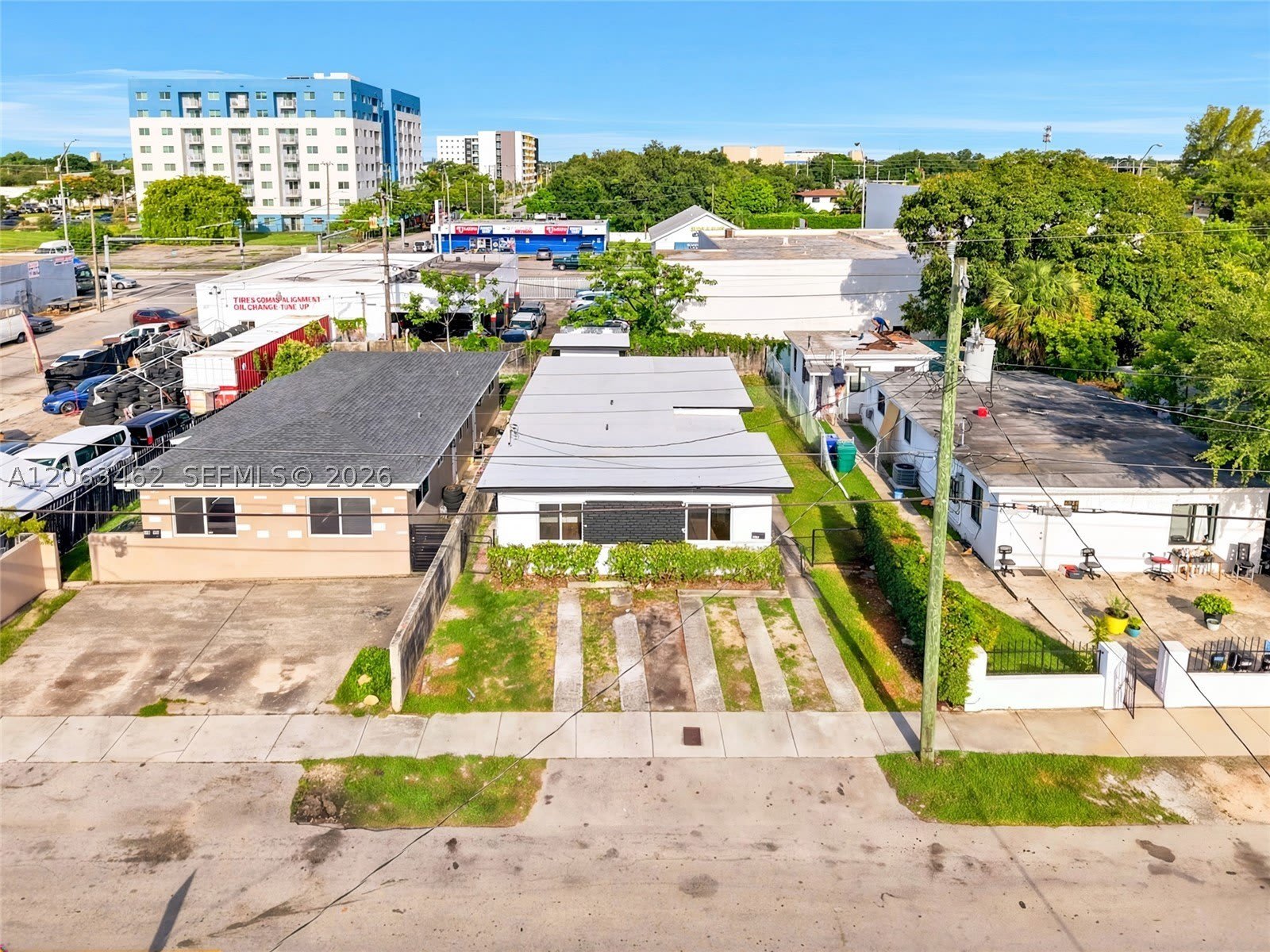 6920 NW 6th Ct – photo 1