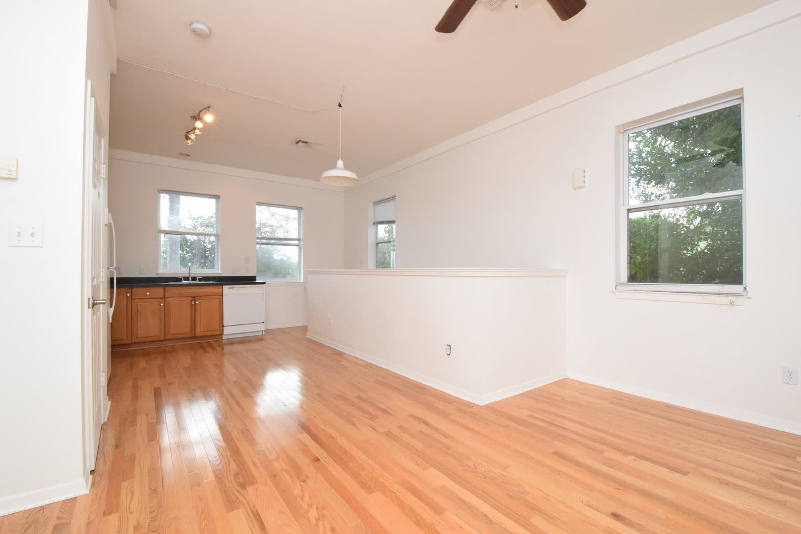 Mueller Garage Apt 1600 – photo 5