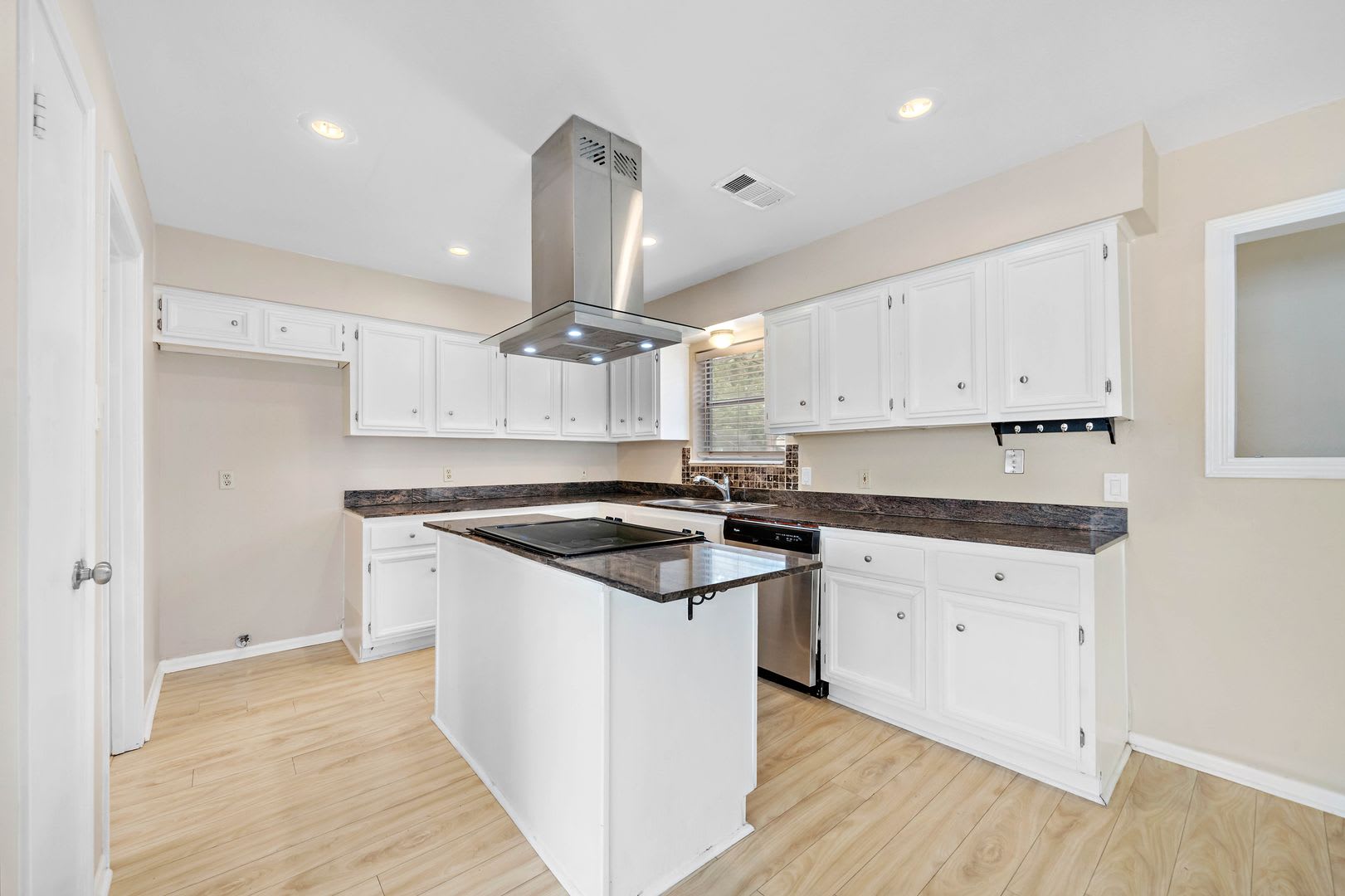 Lovely 3 bedroom 2 bath w/ potential 4 bedroom or game room. Full Privacy fence backyard with large patio! – photo 3