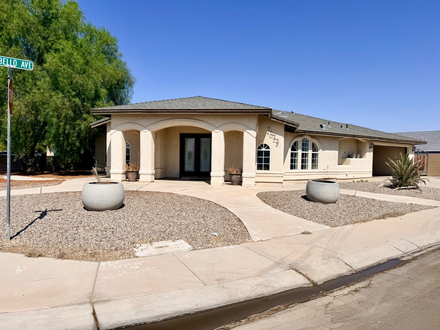 Large San Luis Home On A Corner Lot With 3 Bedrooms Plus Added Den Office Room – photo 2