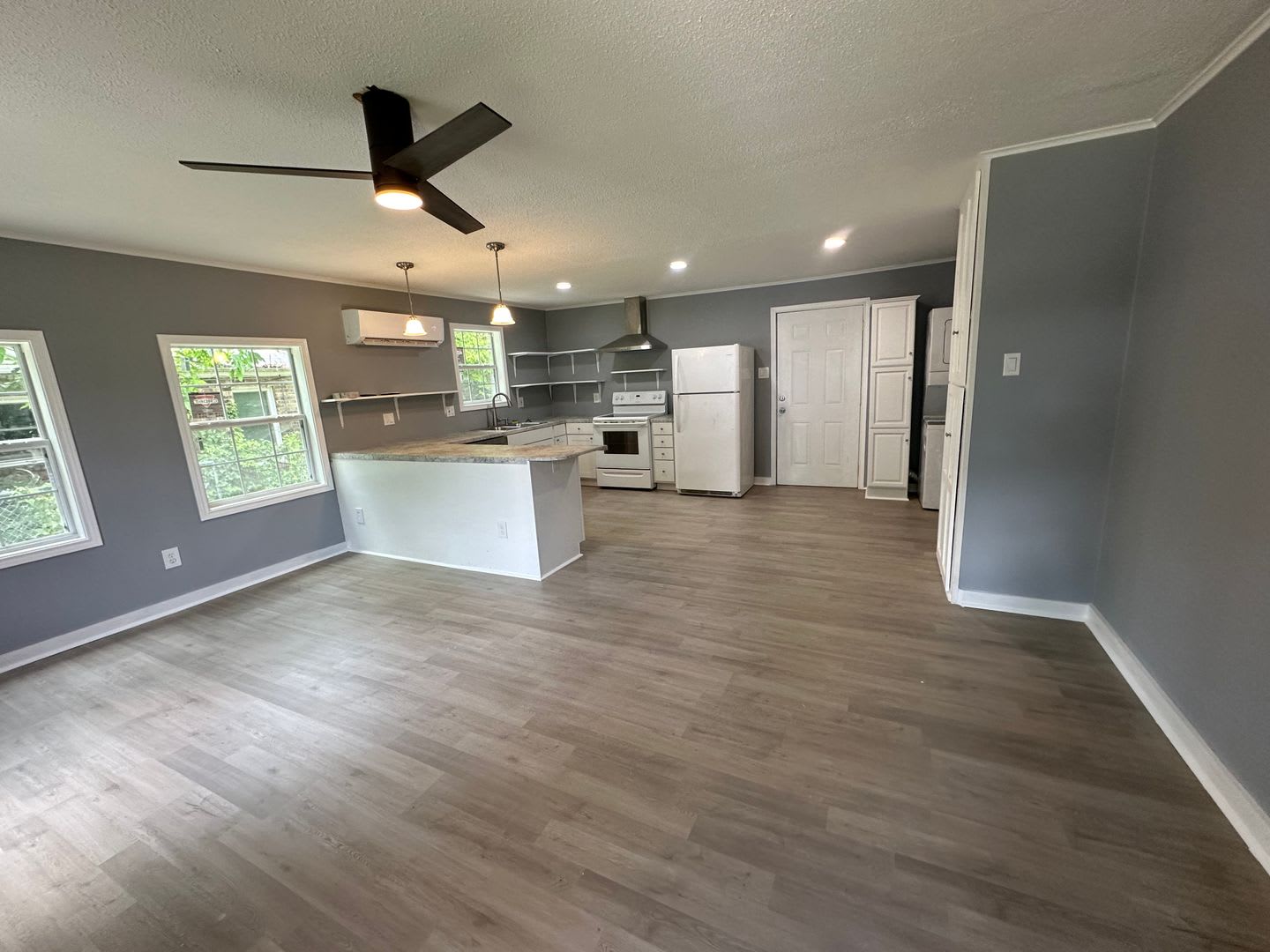 2B/1B Home Available in Lake Charles – photo 2