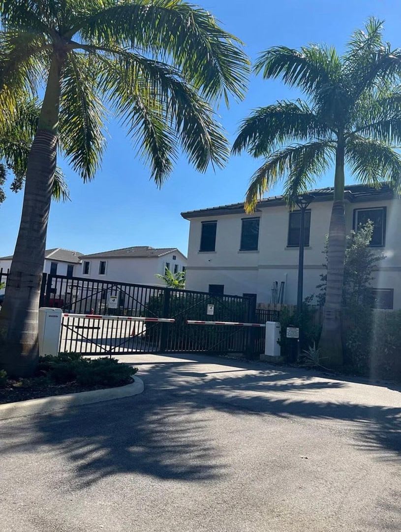 542 SW 19TH TER #Townhouse 542 FORT LAUDERDALE, FL 33312 – photo 5