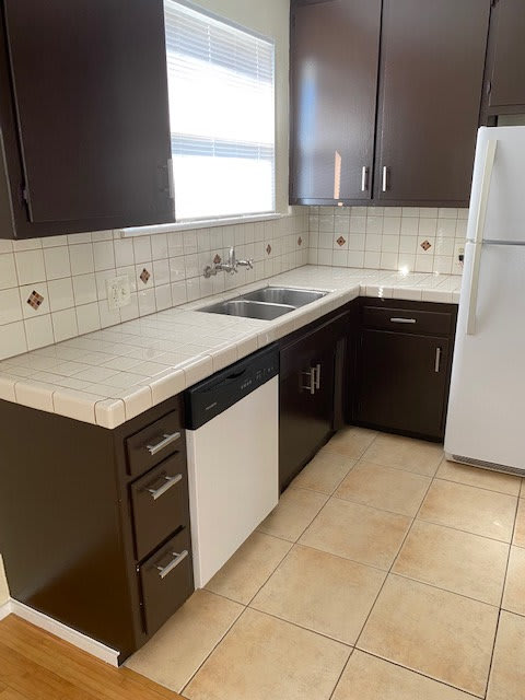 4960 Kester Avenue – photo 5