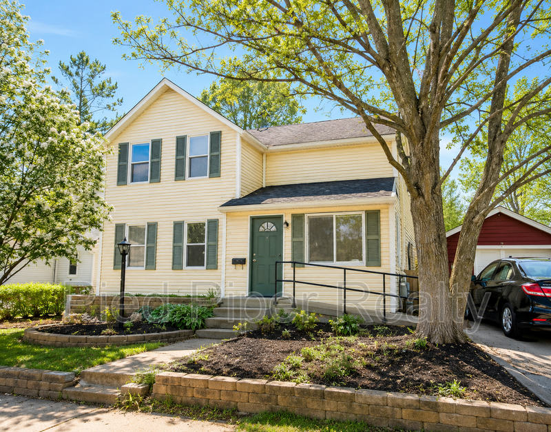 427 W Clark St – photo 1