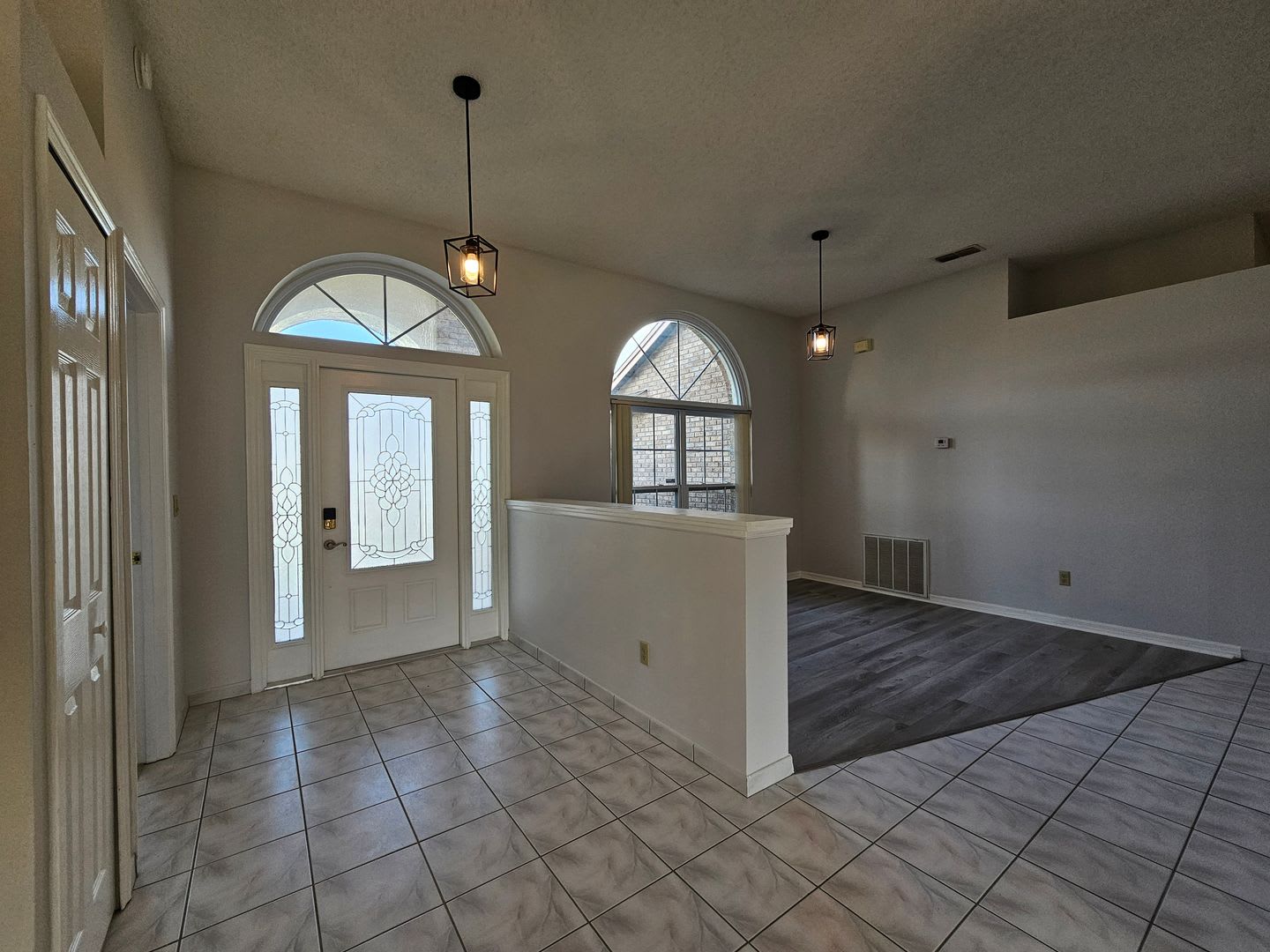 Renovated and Spacious 4-bedroom, 2-bathroom Home in the Heart of Orlando! – photo 2