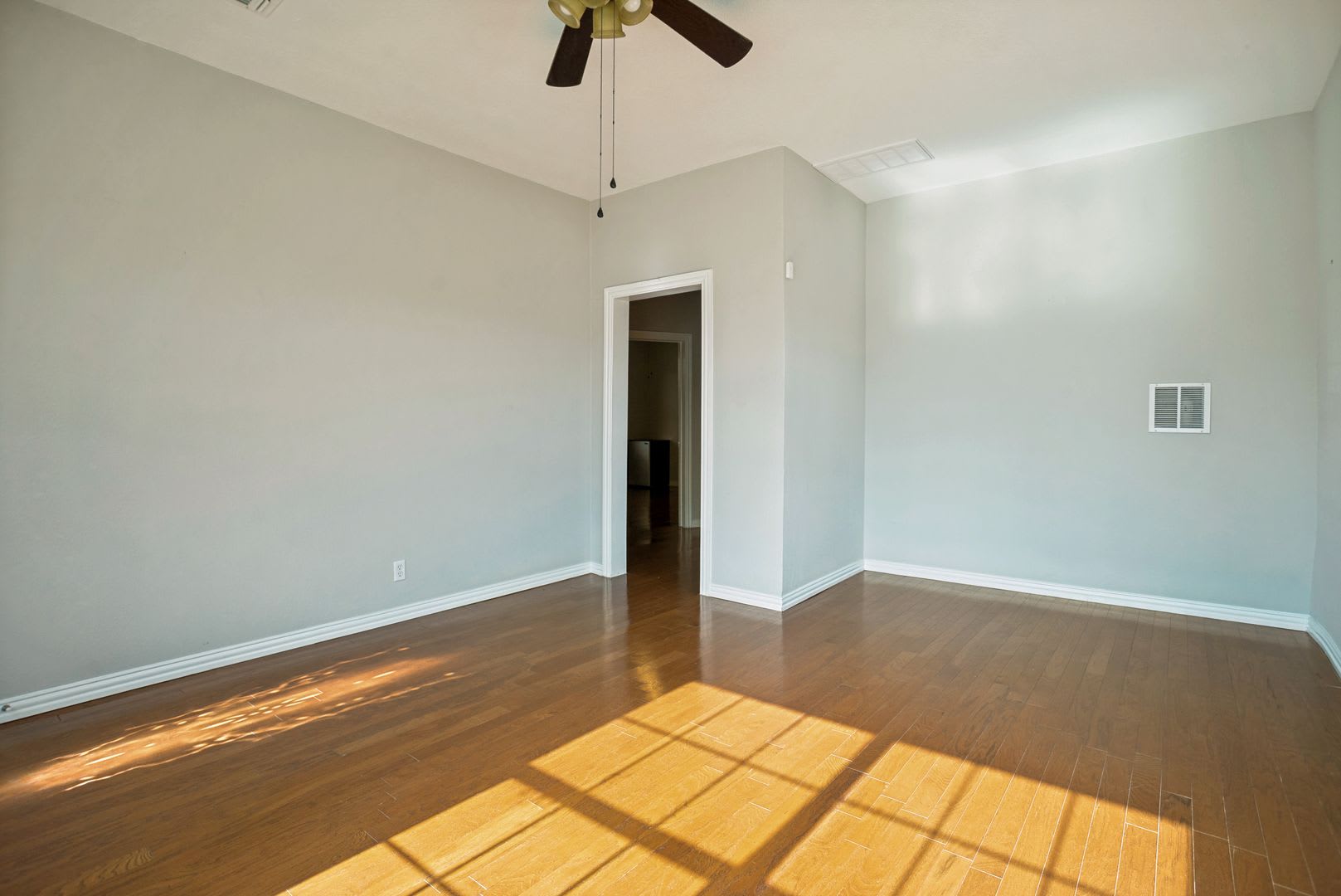 CHARMING 3-BEDROOM HOME IN FIVE POINTS – photo 5