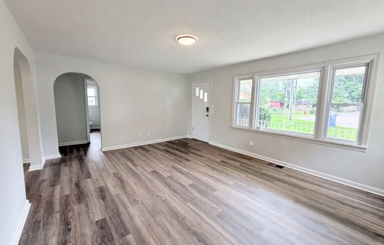 820 Lilly Ln – photo 2