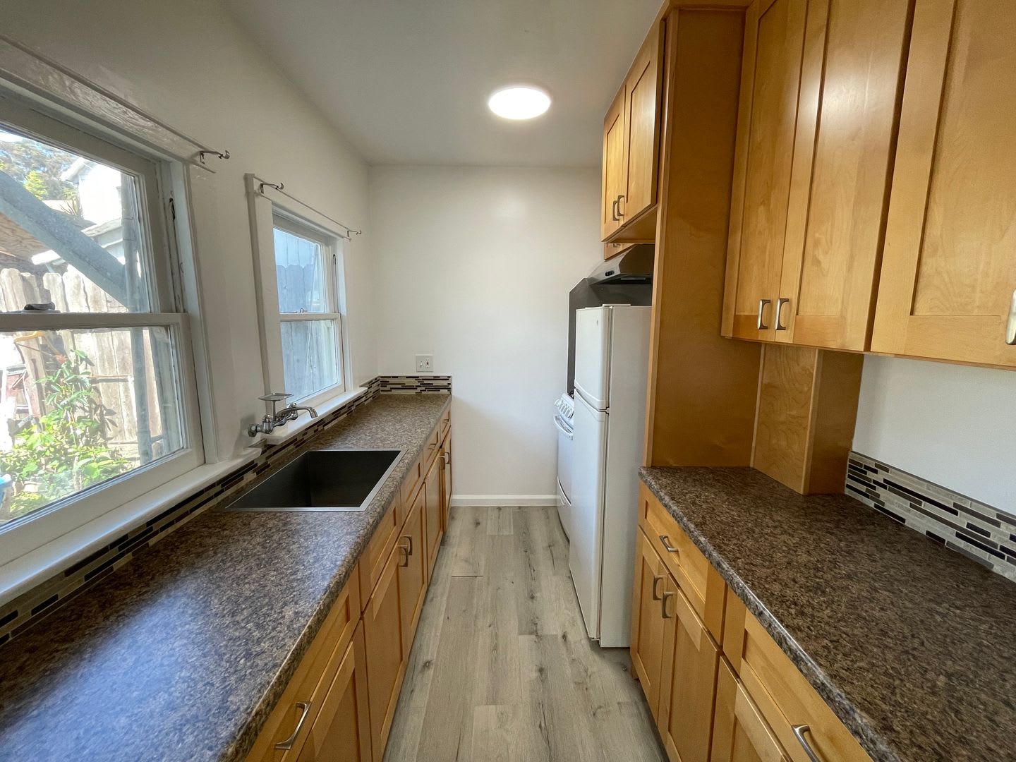 Lower 1 Bedroom Backhouse near Downtown Long Beach – photo 1