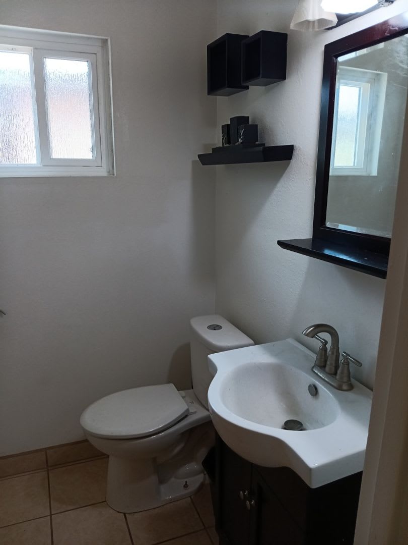 3 Bedroom, 1.5 Bathroom Home! Schedule a Showing! – photo 4