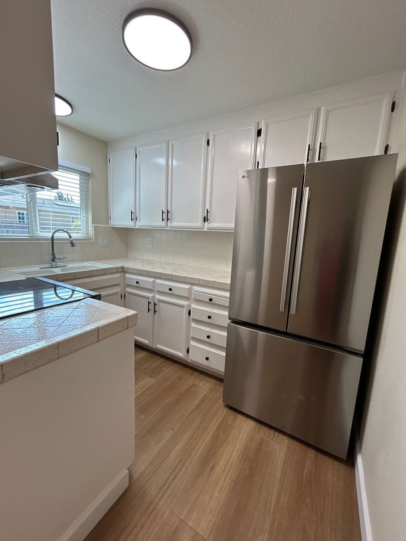 STUNNING Remodeled 2 Bed 1 Bath Ground Floor Unit with Indoor W/D Hookups – photo 2