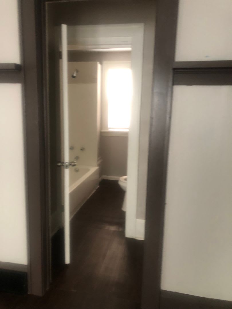 3 Bedroom, 1 Bath House Available with Private Yard – photo 5