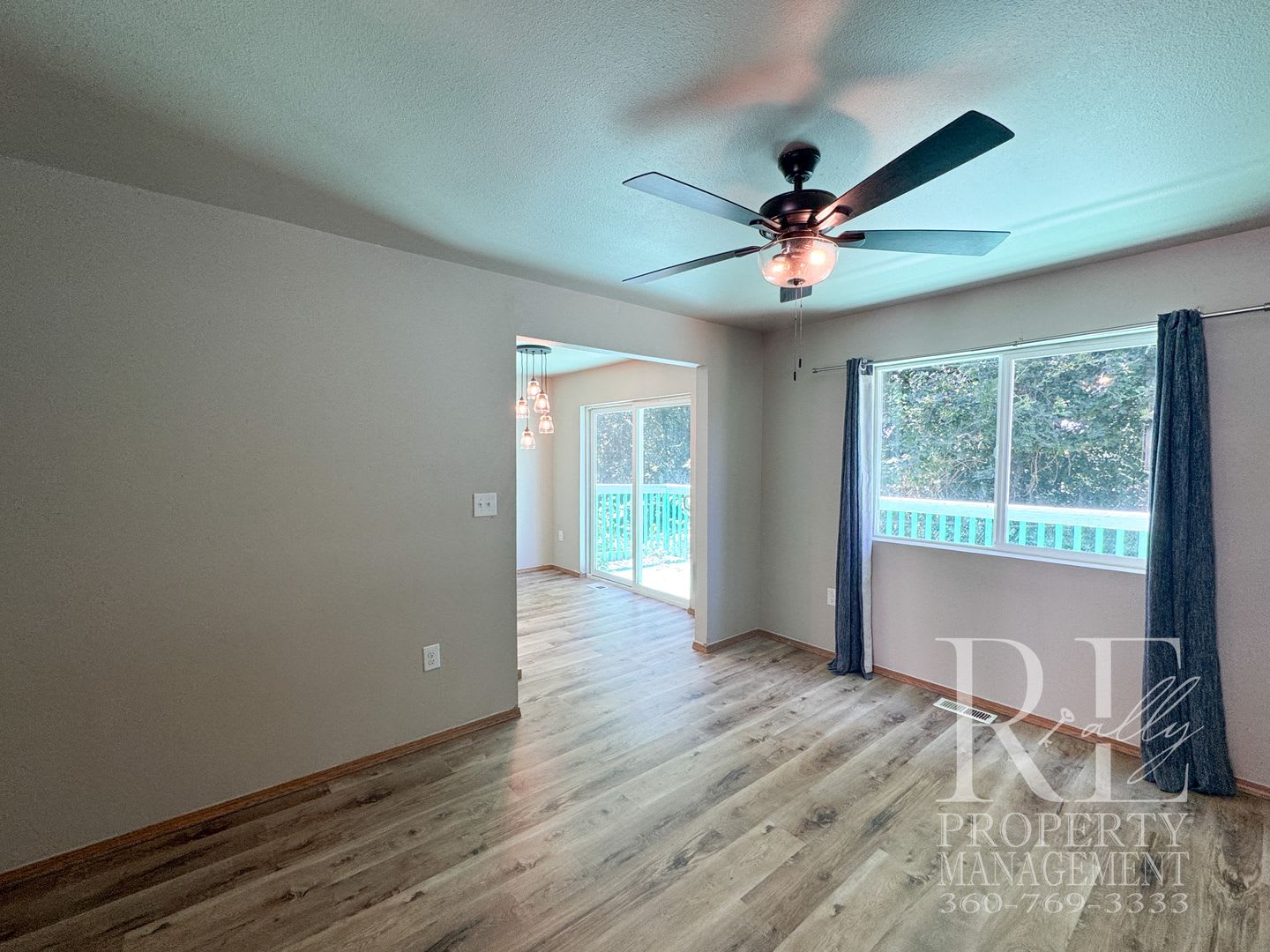 Move In Special 50 Off First Months Rent Pet Friendly 3 Bedroom Home With Fresh Lvp Stylish Updates Attached Garage – photo 5