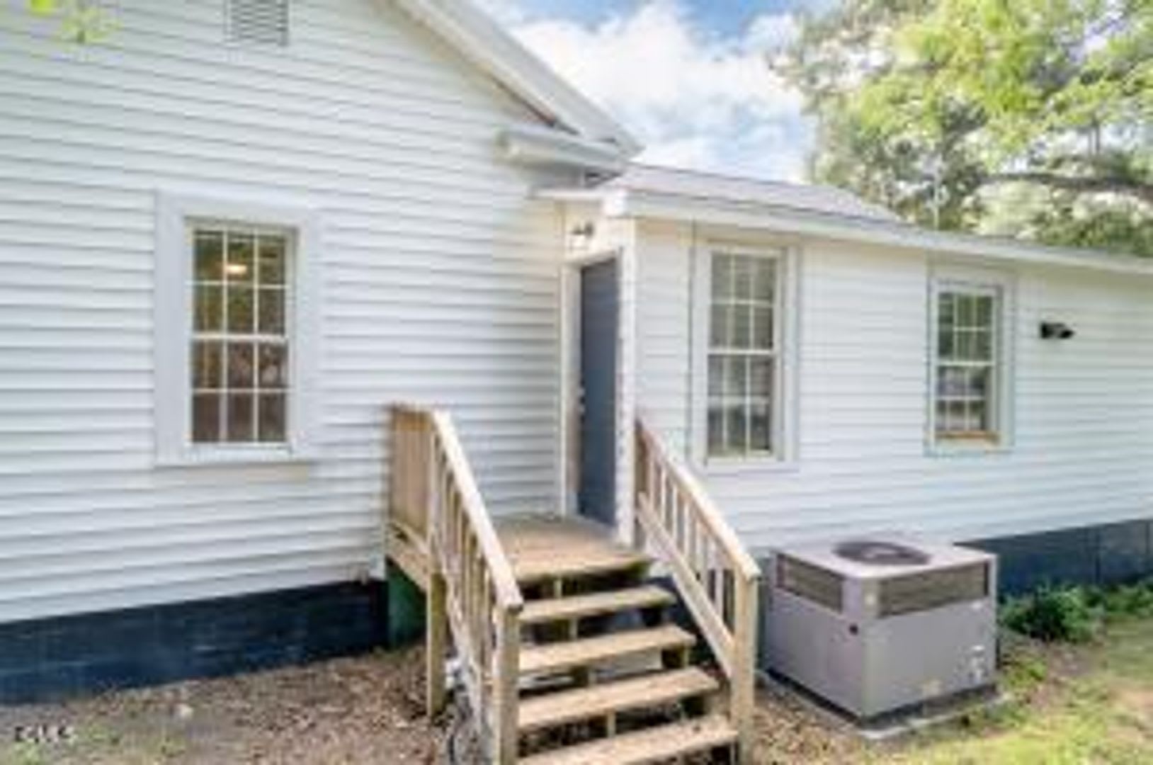 Recently Refreshed Two Bedroom Home! – photo 5