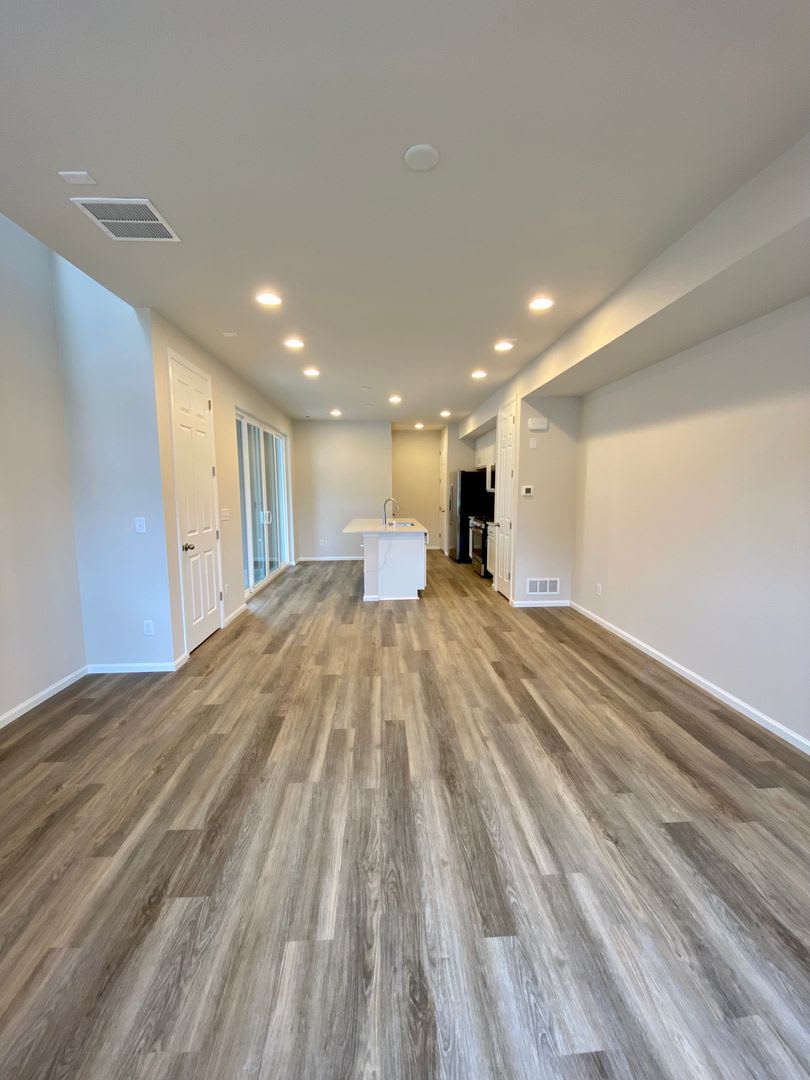 ONE MONTH RENT FREE – photo 3