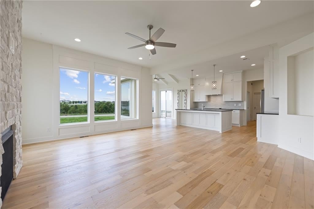 18228 Earnshaw Street – photo 5