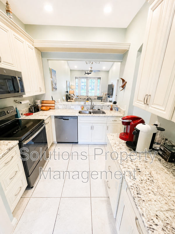 250 St Lucie Ln – photo 4