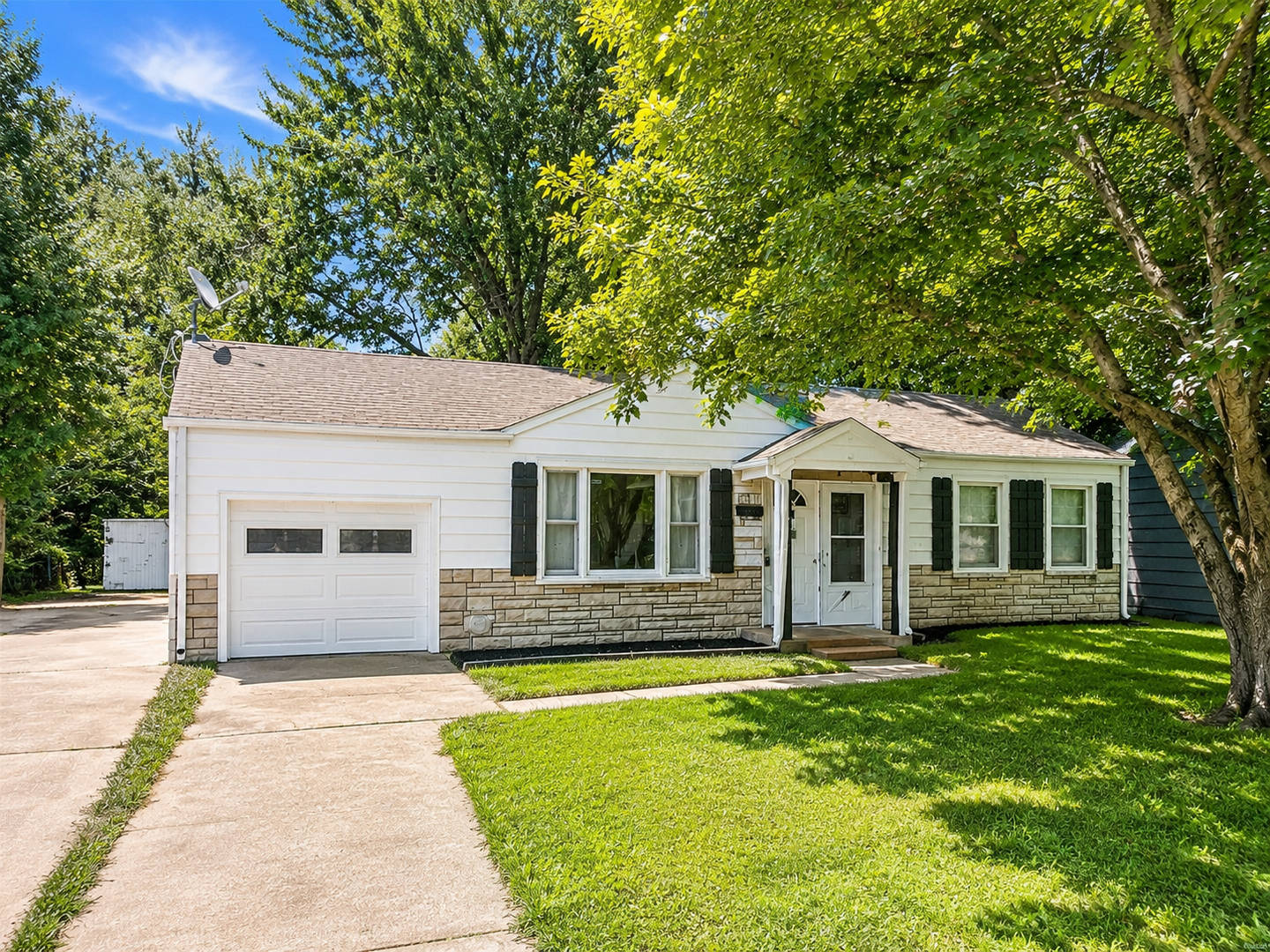 HALF OFF SECURITY DEPOSIT – MOVE-IN SPECIAL! – photo 1