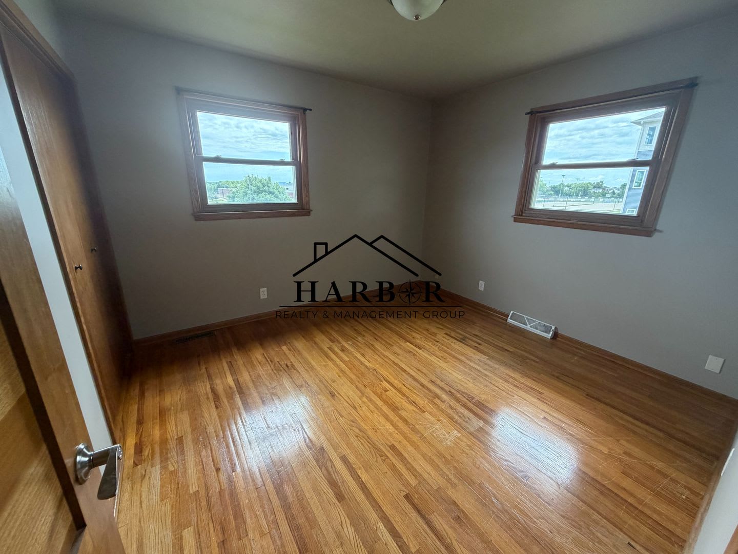 *1/2 Off First Months Rent* Spacious 3BR Home with 2-Stall Garage & Private Deck in Kasson – photo 5
