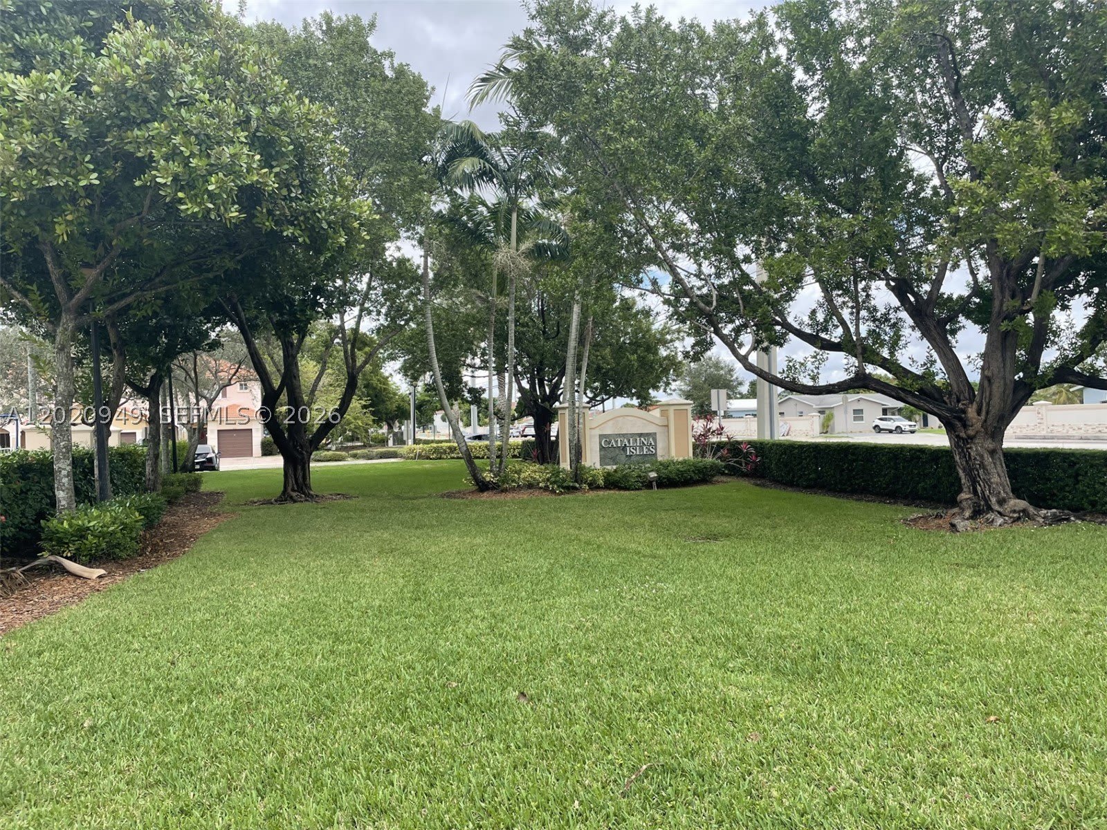 8835 S Isles Cir – photo 2