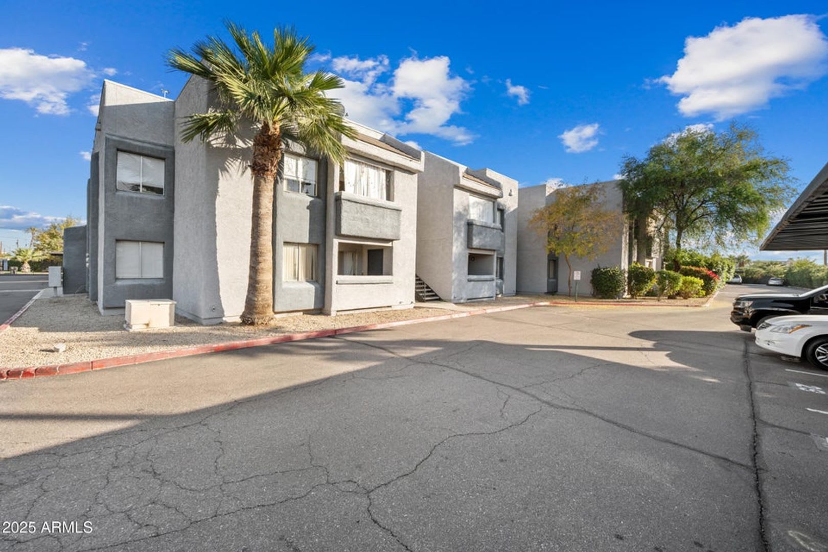 Welcome to this charming condo in excellent location! – photo 1