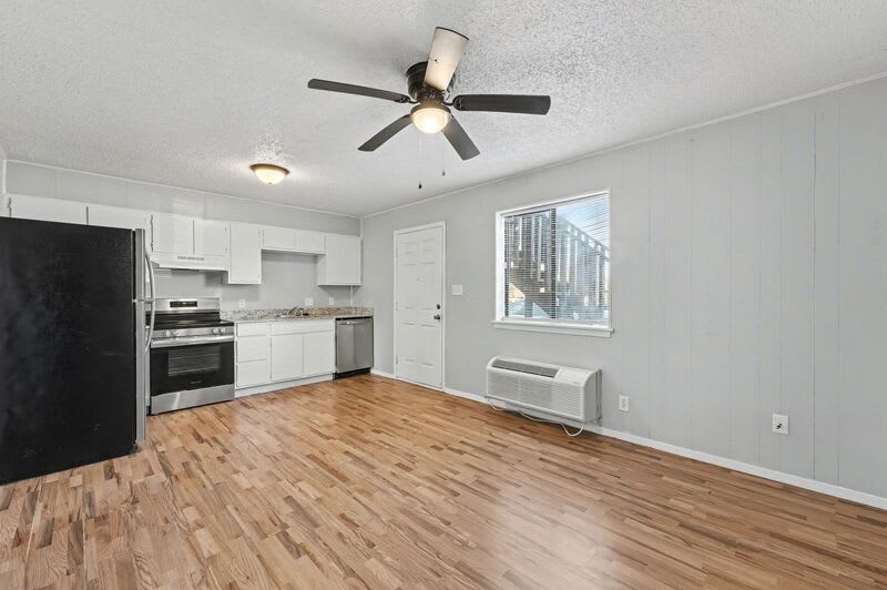 1045 Happy Hollow – photo 3
